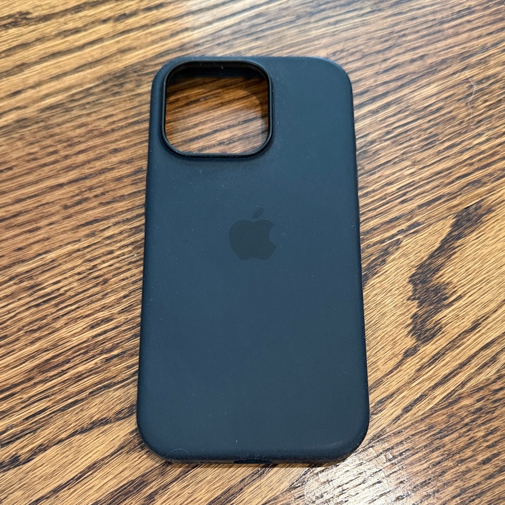 Apple Midnight Black iPhone 16 Pro Case